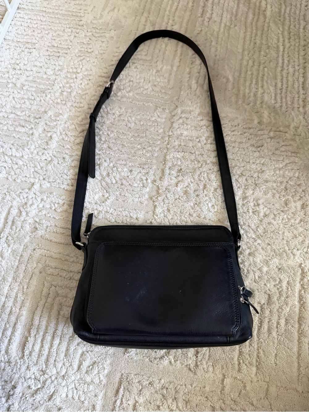 Ili New York RFID black leather crossbody bag